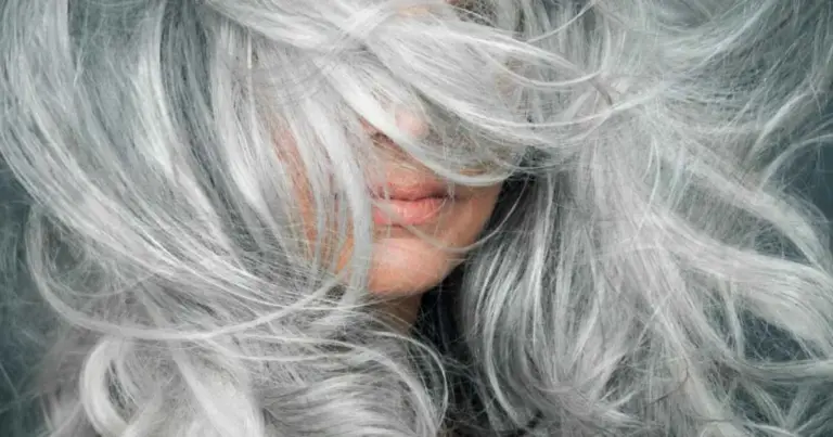 Grisalho de luxo: Tratamento de R$50 deixa o cabelo branco impecável