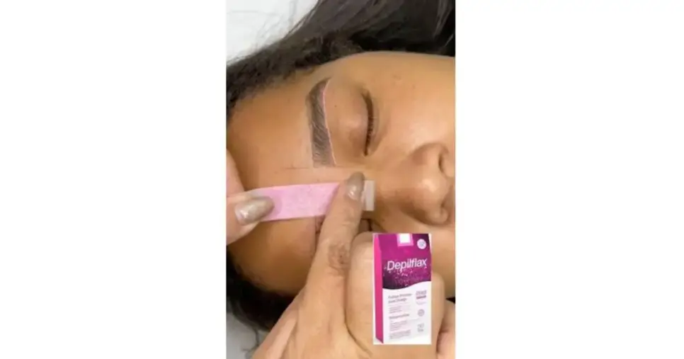 Sobrancelha com uso cera fria 