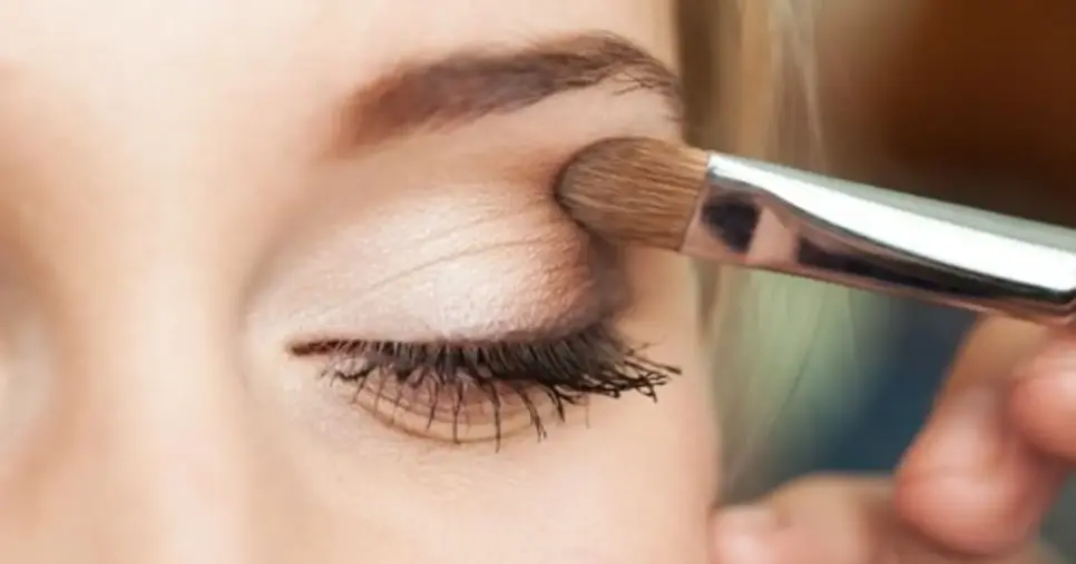 Sobrancelhas naturais: 2 produtos para preencher falhas e destacar o olhar antes do Halloween Sobrancelhas naturais: 2 produtos para preencher falhas e destacar o olhar antes do Halloween