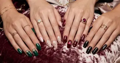 Unhas com joias: 4 formas apaixonantes de adotar a tendência do momento